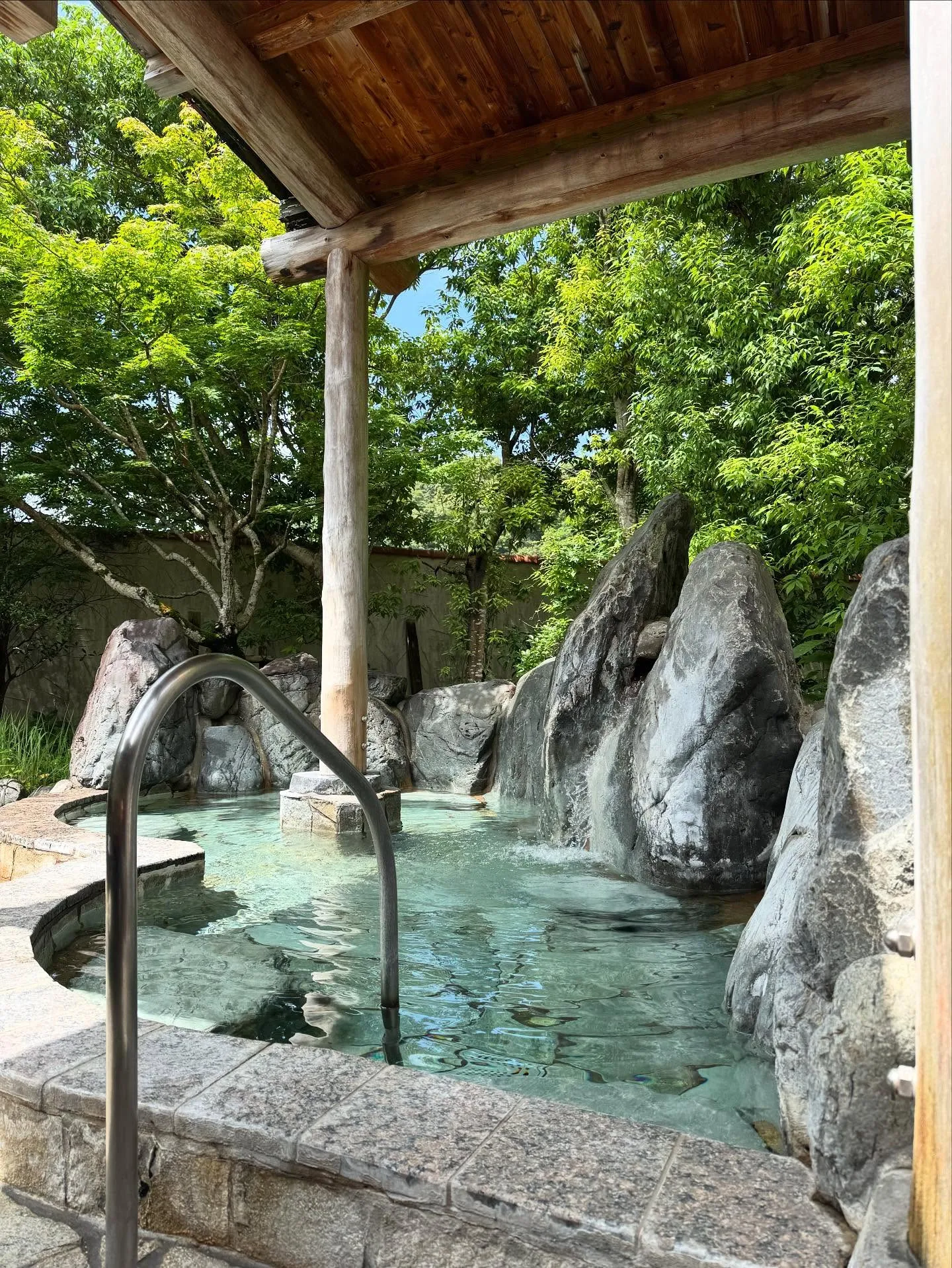 愛夢里の露天風呂は、驚くほどリラックスできる一時をお約束いた...
